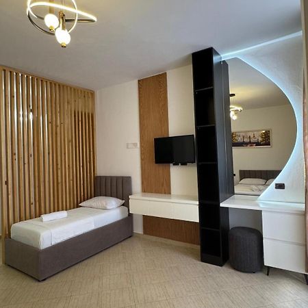 Eden Hotel Shëngjin Eksteriør billede
