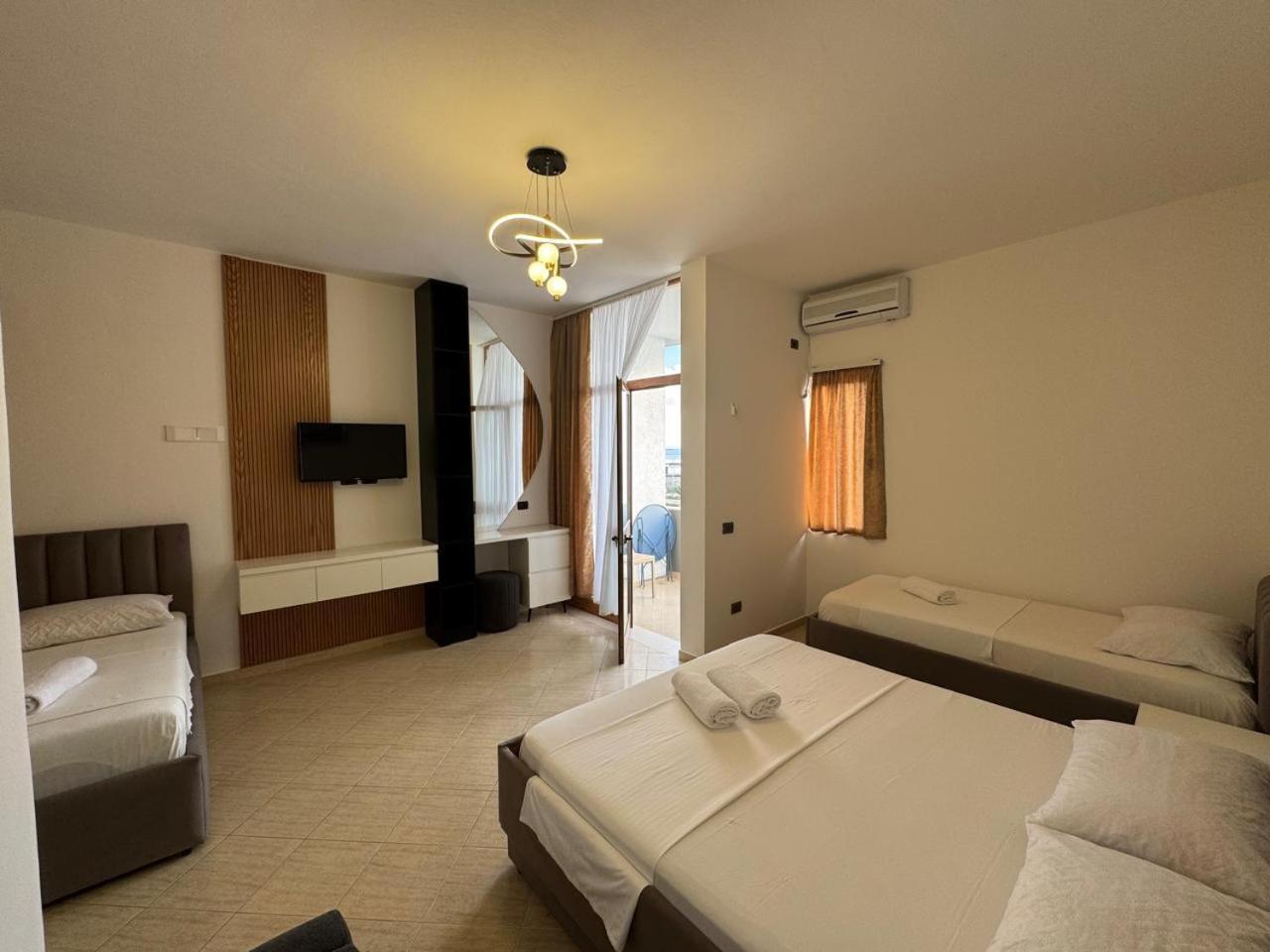 Eden Hotel Shëngjin Eksteriør billede