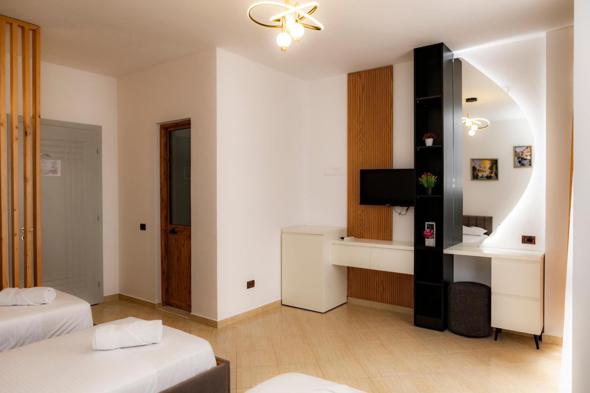 Eden Hotel Shëngjin Eksteriør billede