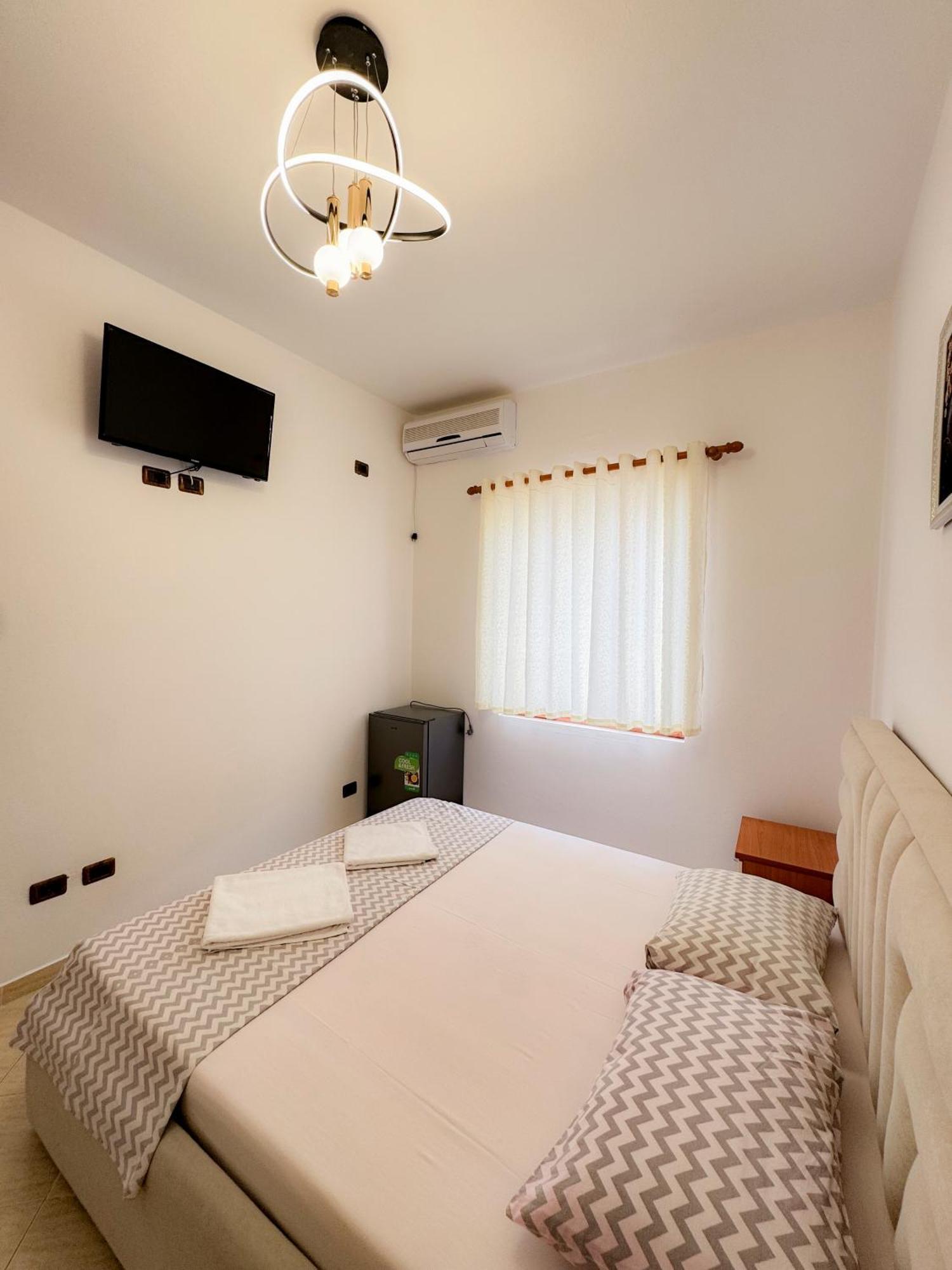 Eden Hotel Shëngjin Eksteriør billede